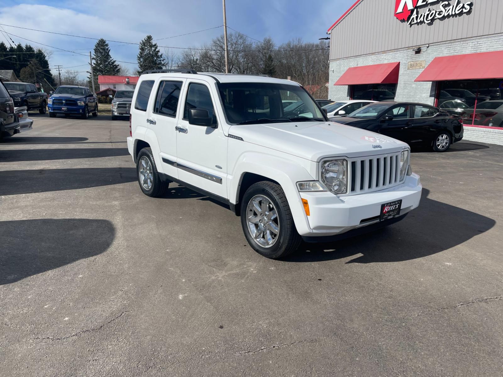 2012 White /Black Jeep Liberty Latitude 4WD (1C4PJMAK0CW) with an 3.7L V6 SOHC 12V engine, 4-Speed Automatic transmission, located at 547 E. Main St., Orwell, OH, 44076, (440) 437-5893, 41.535435, -80.847855 - Photo #2